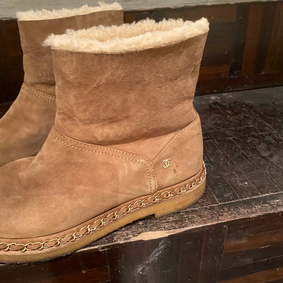 Chanel suede shearling cap toe winter boots/ TAKING OFFERS - Picture 5 of 12
